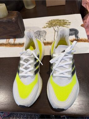 “Adidas” Ultraboost 21. Cloud White/Core Black/solar Yellow Men or Women’s